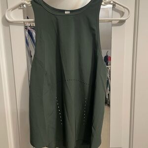 Pre-owned  no tags, never worn Lulu sleeveless top. Size 0.